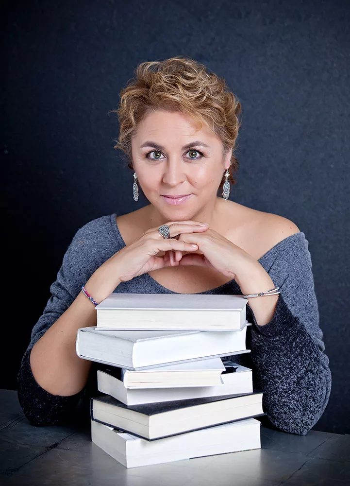 Megan Maxwell escritora de la saga pídeme lo que quieras